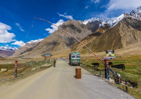 Leh, Ladakh - India - Along the Indus Valley, right at the border with Pakistan and China, between monasteries, rivers, lakes, and blue skiesのeditorial素材