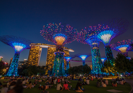 Singapore - a small and crowded city/state of Southeast Asia, famous for its modern architecture. Here in the picture the colorful Gardens by the Bayのeditorial素材