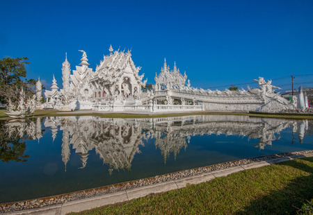 Chiang Rai, Thailand - in Thailand 95% of the population adheres to Buddhism. Here in particular the Wat Rong Khun temple, a modern temple which is the main landmark in Chiang Raiのeditorial素材