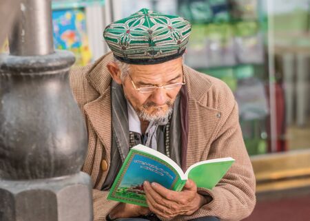 Kashgar, China - almost 85% of Kashgar inhabitants are Uyghurs, a minority Turkic ethnic group culturally affiliated with Central Asia populations. Here in particular an example of Kashgar Uyghursのeditorial素材
