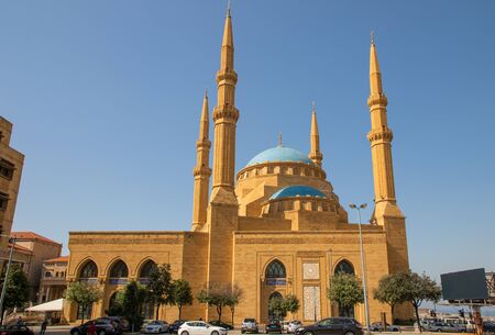 Beirut, Lebanon - built on an old preyer corner, the Mohammad Al-Amin Mosque is the biggest mosque in Lebanon, and one the main landmarks in Beirutのeditorial素材