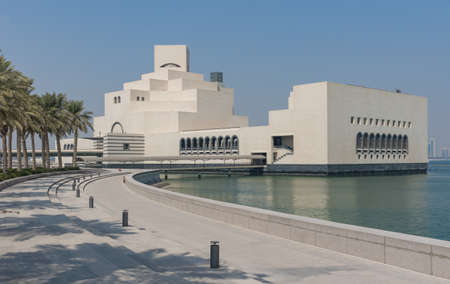 Doha, Qatar - built on one end of the Corniche, the Museum of Islamic Art is the first of its kind to feature 14 centuries of Islamic art in the Arab States of the Persian Gulf. Here in particular its external shapeのeditorial素材