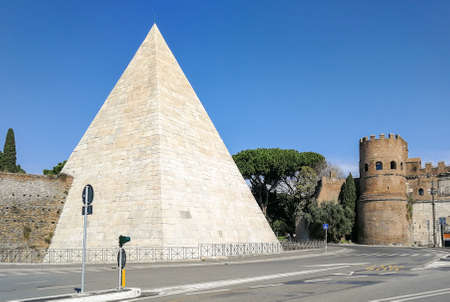 Following the coronavirus outbreak, the Italian Government has decided for a massive curfew, leaving even the Old Town, usually crowded, completely deserted. Here in particular Porta San Paoloのeditorial素材