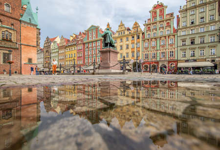 Wroclaw, Poland - due to the frequent rain, in Wroclaw you can easely find water pools, and use them to make nice shots. Here in particular the mirror effect in the Old Townのeditorial素材