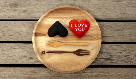 Black and white heart on wooden plateの写真素材