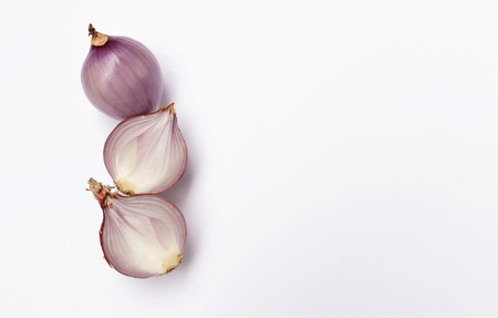 Fresh red onion with space on white backgroundの写真素材