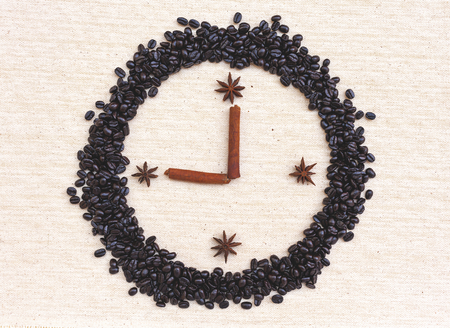 Coffee beans clock on canvas backgroundの写真素材