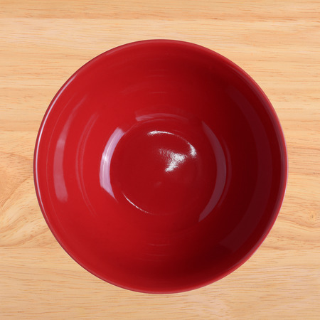 Top view red empty bowl  on woodの写真素材