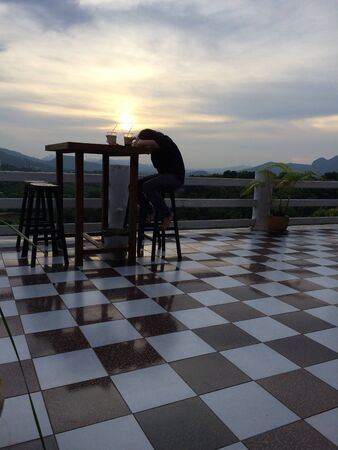 resting while sunsetの素材