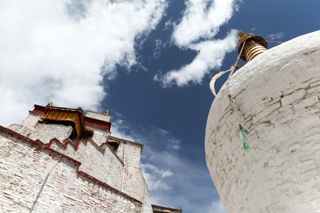 Yumbulakhang palace,first building in Tibet, and white pagoda(stupa) located up the hill in Yarlung valley in Tsetang city,Chinaのeditorial素材