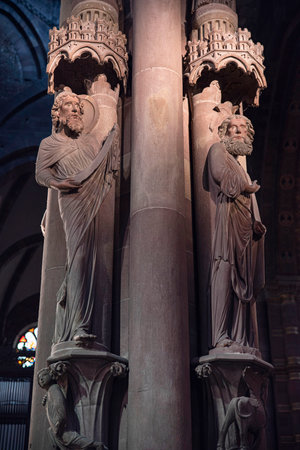 Statues inside Strasbourg Cathedral in Franceの写真素材