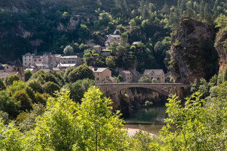 Village of Saint ChÃ©ly du Tarn with its bridge in the Tarn Gorges in Franceの写真素材