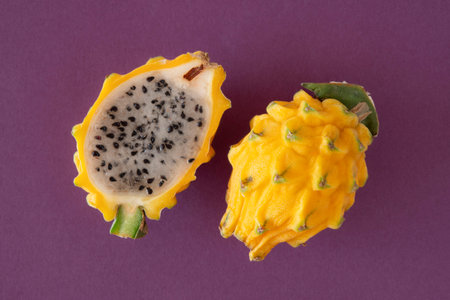 Close-up of yellow dragon fruit or pitayaの写真素材