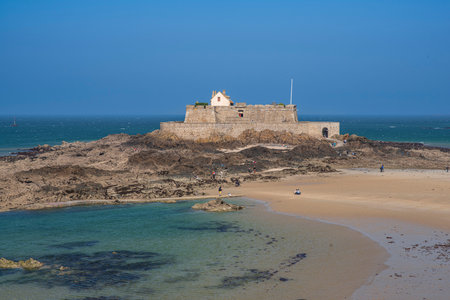 Beach and seafront in the town of Saint-Malo in Brittany, Franceの写真素材