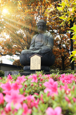 Buddha statue outside Sensoji Temple in Tokyo, Japanのeditorial素材