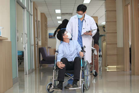 Doctor and patient  wearing facemasks during coronavirus and flu outbreak. Virus and illness protection, home quarantine. COVID-2019の写真素材