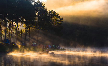 Morning in Pang Ung Lake,North of Thailand, is a tourist place where people come to vacation in the winter. Because of the large reservoir The cold causes steam to rise above the surface.のeditorial素材