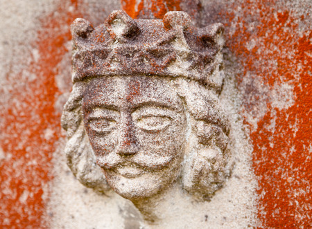 Very old sculpture of a king on a lichen-covered gravestoneのeditorial素材