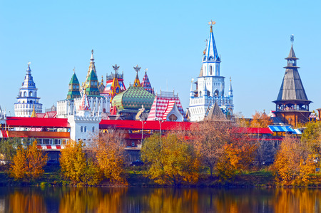 The Kremlin in Izmailovo River Golden Autumn Sunny day Sunlightのeditorial素材