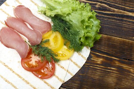 bacon, tomatoes, pita bread sandwich -ingredientyの写真素材