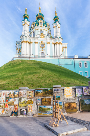 Kyiv, Ukraine - 23.06.2015: Exhibition of paintings by street artists on the Andreevsky uzviz at St. Andrew's Churchのeditorial素材