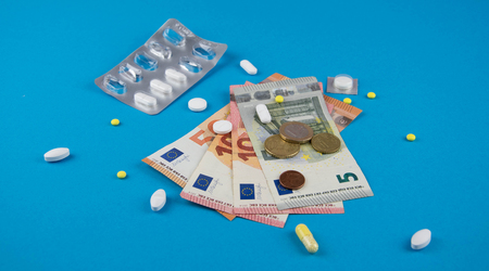 Banknotes and Pillsの写真素材