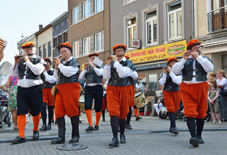 HALLE, BELGIUM-JUNE 8, 2014: Mariaprocessie continues on streets of historical center of the city - the yearly procession in honor of Mary and Black Madonna of Halle.のeditorial素材