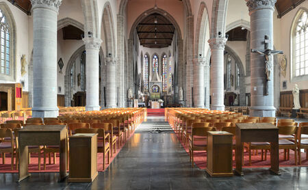 YPRES, BELGIUM-NOVEMBER 11, 2014: Interior of St. Jacobs church. The church was built in 12 century in Romanesque style and then rebuilt as gothic church in 14 centuryのeditorial素材