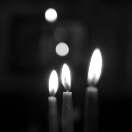 Candles against black background
の写真素材