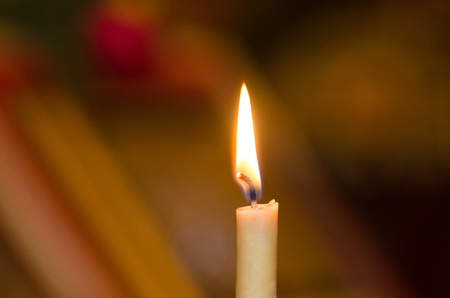 Single candle against black background
の写真素材