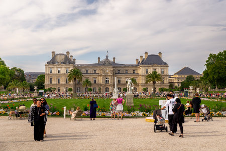 Paris, France 08 04 2023: Tourists posing and taking pictures in front of Luxembourg Palace Palais du Luxembourg in hot summer afternoon.のeditorial素材