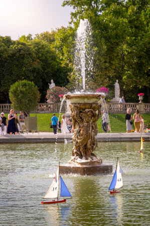 Paris, France 08 04 2023: Miniature sailboats in front of a fountain in Les Voiliers du Luxembourg pond in Jardin du Luxembourg garden in hot summer afternoonのeditorial素材