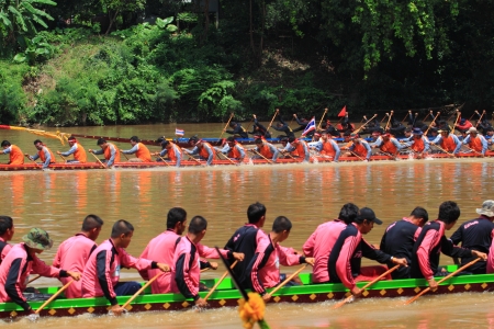 SARABURI,THAILAND - SEPTEMBER 22  Unidentified crew in traditional Thai long boats compete during Queen Cup Traditional Long Boat Race Championship on September 22, 2012 in Saraburi,Thailand のeditorial素材