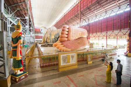 15 Decamber 2016 YAGON, MYANMAR Burmese people and tourist come to pray and take photo with Chauk Htat Gyi Reclining Buddha Image at Kyauk Htat Gyi Pagoda in Yangon, Myanmarのeditorial素材