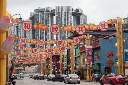 24-February-2018 Traffic on China town market Singapore between chinease new yearのeditorial素材