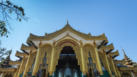 Kyauktawgyi Pagoda is a Buddhist pagoda located in Amarapura on top of Mindhama Hill near Yangon airport is known for its enormous Buddha image made out of a single piece of white marbleのeditorial素材