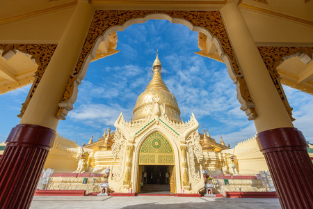 The Maha Wizaya Pagoda located on Shwedagon Pagoda Road in Dagon Township, Yangon, Myanmar. The pagoda, built in 1980 Known locally as âNe Winâs Pagoda"のeditorial素材