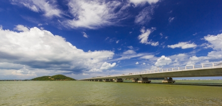 Long concrete bridge linking Koh yo island and mainland, Tinsulanonda Bridges Thailandの写真素材