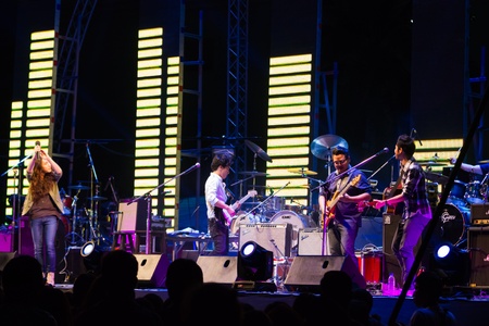 HUA HIN, THAILAND - DECEMBER 31 :  Lead singer of Singular band performs live concert during Hua Hin Music Countdown 2013 on December 31, 2012 in Hua Hin, Prachuapkhirikhan, Thailandのeditorial素材