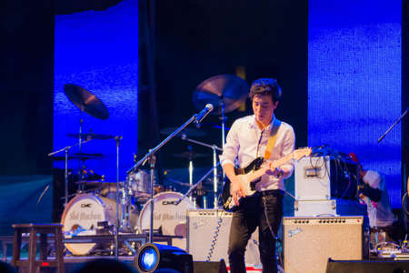 HUA HIN, THAILAND - DECEMBER 31 :  Lead singer of Singular band performs live concert during Hua Hin Music Countdown 2013 on December 31, 2012 in Hua Hin, Prachuapkhirikhan, Thailandのeditorial素材