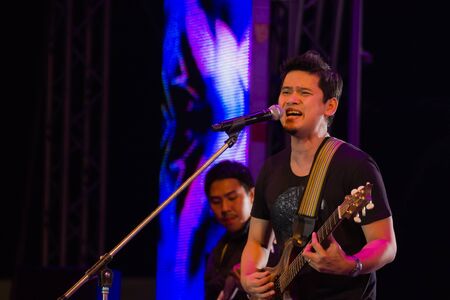 HUA HIN, THAILAND - DECEMBER 31 : Jirasak Parnpoom of the rock band performs live concert during Hua Hin Music Countdown 2013 on December 31, 2012 in Hua Hin, Prachuapkhirikhan, Thailandのeditorial素材