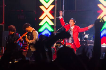 HUA HIN, THAILAND - DECEMBER 31 : Lead singer Slot Machine of the rock band performs live concert during Hua Hin Music Countdown 2013 on December 31, 2012 in Hua Hin, Prachuapkhirikhan, Thailandのeditorial素材