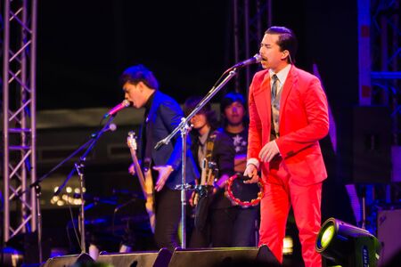 HUA HIN, THAILAND - DECEMBER 31 : Lead singer Slot Machine of the rock band performs live concert during Hua Hin Music Countdown 2013 on December 31, 2012 in Hua Hin, Prachuapkhirikhan, Thailandのeditorial素材