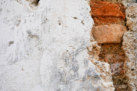 Crack on the wall of buildingの写真素材