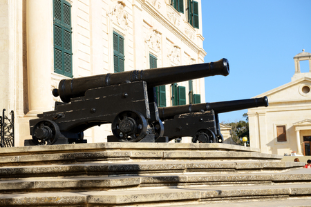 The old cannons in Valleta, Maltaのeditorial素材