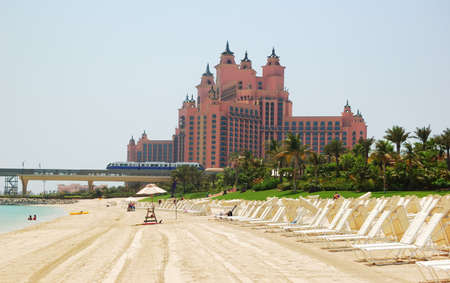 DUBAI, UAE - AUGUST 28: The beach of Atlantis the Palm hotel with a view on hotel and monorail train on August 28, 2009 in Dubai, United Arab Emiratesのeditorial素材