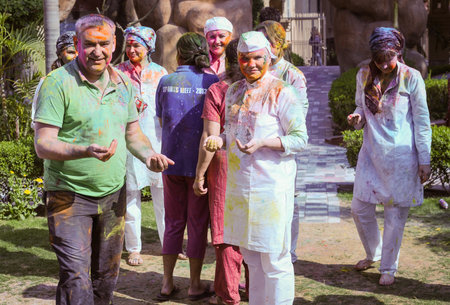 India, Pushkar-March 4, 2020: Young Indian guys find a special pleasure in the holiday of Hollyのeditorial素材