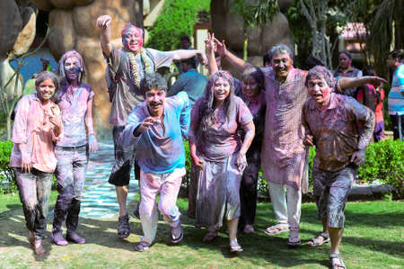India, Pushkar-March 4, 2020: Young Indian guys find a special pleasure in the holiday of Hollyのeditorial素材