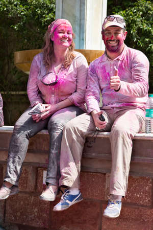 India, Pushkar-March 4, 2020: Young Indian guys find a special pleasure in the holiday of Hollyのeditorial素材