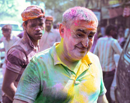 India, Pushkar-March 4, 2020: Young Indian guys find a special pleasure in the holiday of Hollyのeditorial素材
